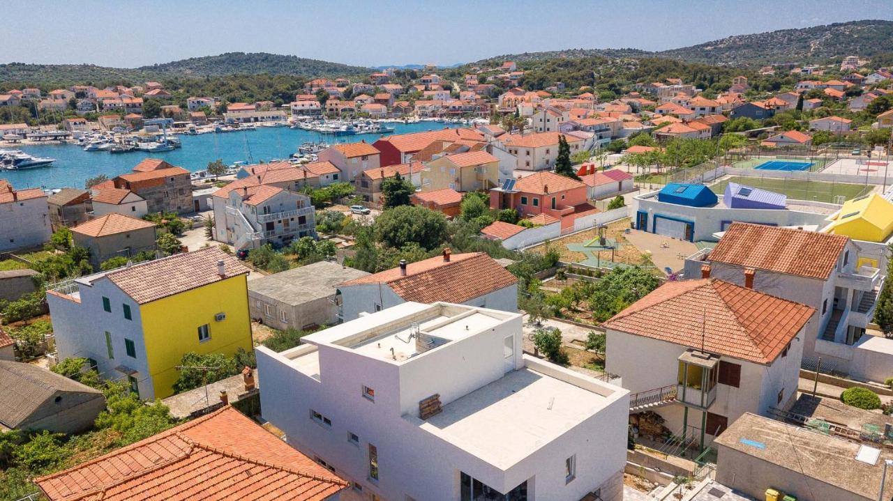 Vila Regina Apartment Rex With Swimming Pool Jezera Exteriör bild