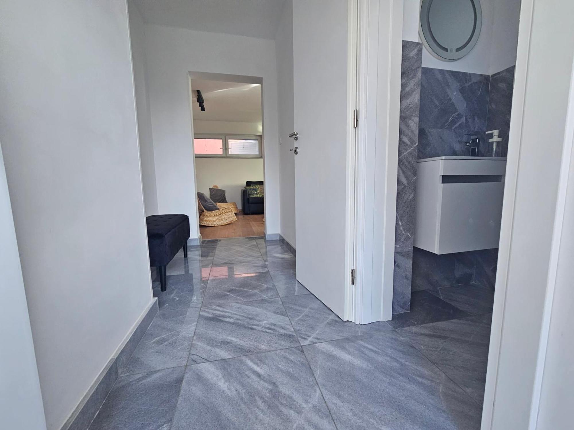 Vila Regina Apartment Rex With Swimming Pool Jezera Exteriör bild