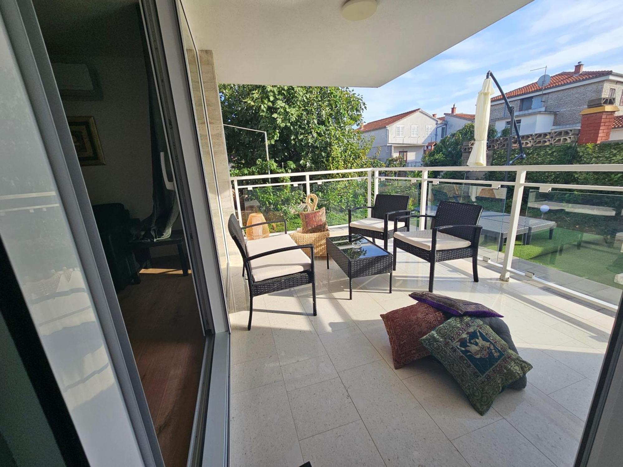 Vila Regina Apartment Rex With Swimming Pool Jezera Exteriör bild