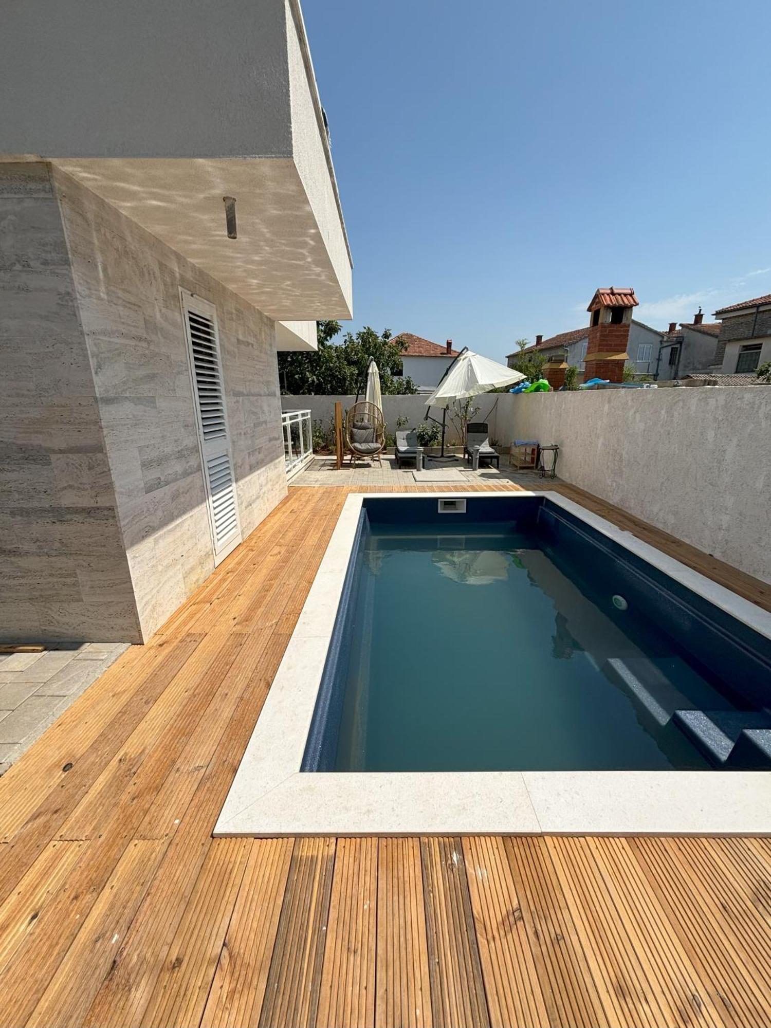 Vila Regina Apartment Rex With Swimming Pool Jezera Exteriör bild
